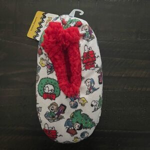 Peanuts Christmas Fuzzy Babba Slipper Socks Size Kids 8-13 NWT